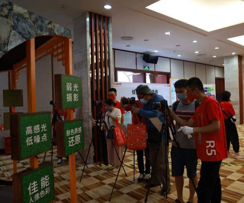 【快领邀请函】名师摄影体验讲座不要错过哦——8月20日EOS摄影大篷车登陆桂林<strong></p>
<p>eos价格</strong>！！