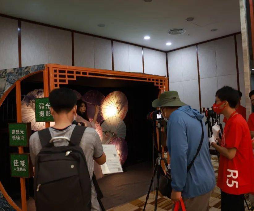 【快领邀请函】名师摄影体验讲座不要错过哦——8月20日EOS摄影大篷车登陆桂林<strong></p>
<p>eos价格</strong>！！