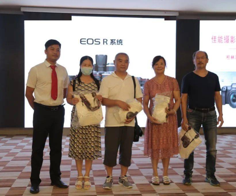 【快领邀请函】名师摄影体验讲座不要错过哦——8月20日EOS摄影大篷车登陆桂林<strong></p>
<p>eos价格</strong>！！