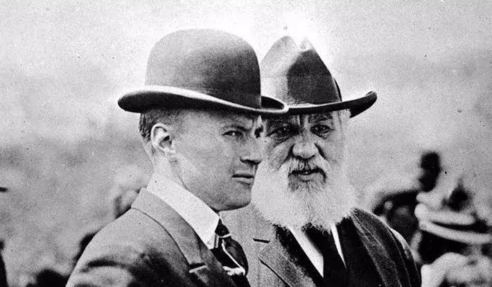 莱特兄弟发明了飞机<strong></p>
<p>莱特币</strong>，那么第一个被莱特兄弟摔死的乘客是谁？