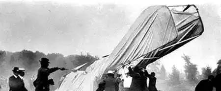 莱特兄弟发明了飞机<strong></p>
<p>莱特币</strong>，那么第一个被莱特兄弟摔死的乘客是谁？