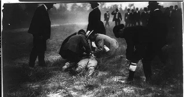 莱特兄弟发明了飞机<strong></p>
<p>莱特币</strong>，那么第一个被莱特兄弟摔死的乘客是谁？