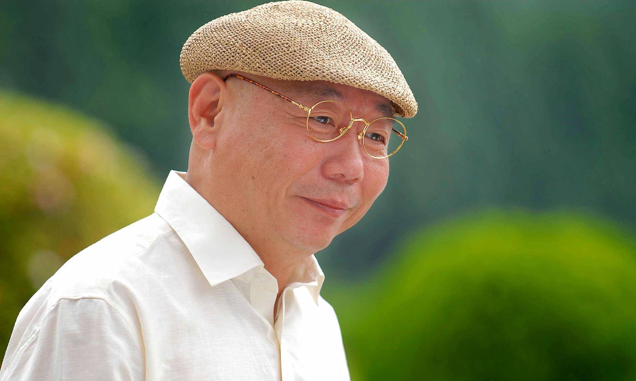 顾宝明逝世1周年惊爆争产风波<strong></p>
<p>股票帐户转户</strong>，长女怒告小7岁后母私吞千万遗产