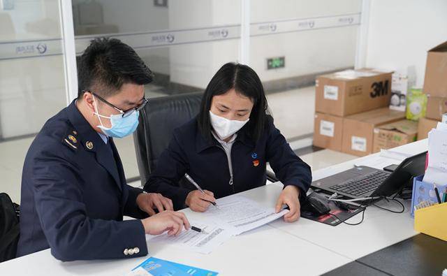 严查私人账户避税!提醒:如果你的个人帐户收入超出规定<strong></p>
<p>股票帐户转户</strong>,请注意