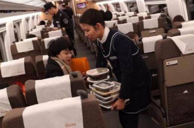 火车上乘客几千人<strong></p>
<p>跌停竞价为何卖不出股票</strong>,为何卖不掉几十份盒饭?内行道出其中“猫腻”