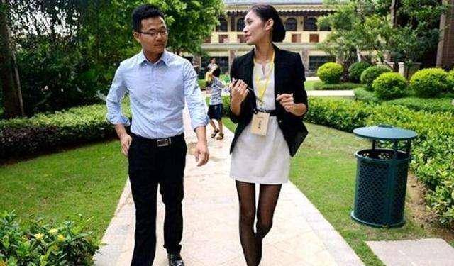 售楼部的美女那么多<strong></p>
<p>跌停竞价为何卖不出股票</strong>，一年卖不出几套房，为何还干得津津有味？