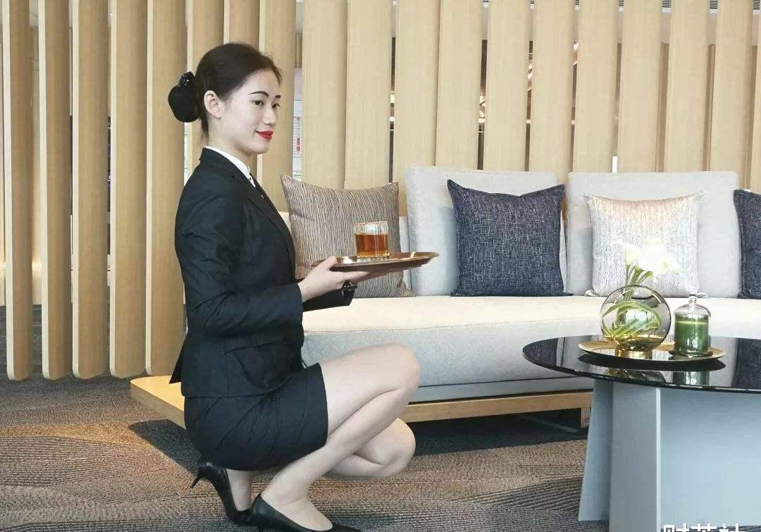 售楼处很多漂亮女生<strong></p>
<p>跌停竞价为何卖不出股票</strong>，一年卖不出几套房，为何却干得津津有味？