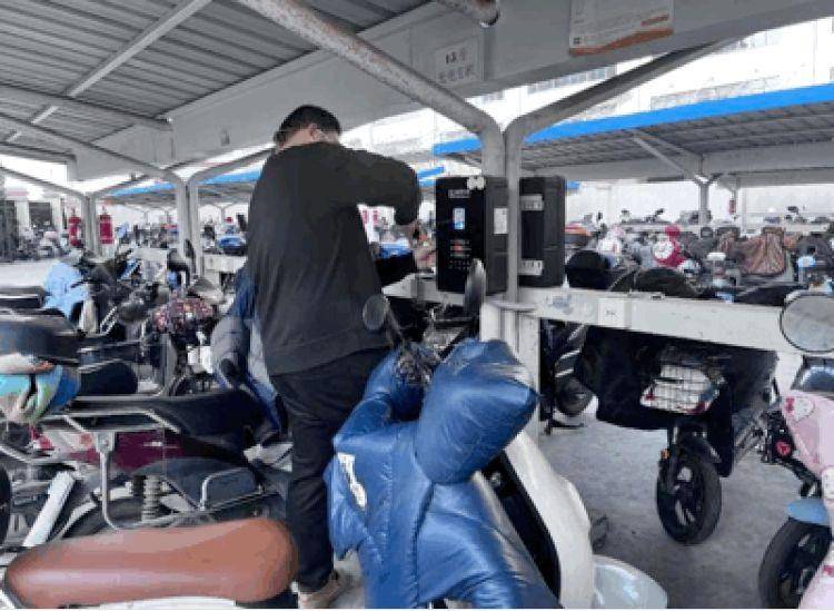 曹杨新村街道将“金点子”转化为“金果子”