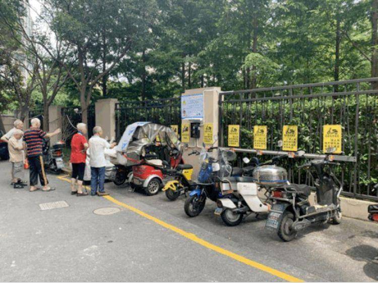 曹杨新村街道将“金点子”转化为“金果子”