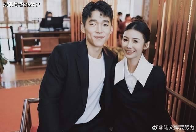 郎才女貌!陆文博与漂亮女友领证结婚,吴前夫妇道贺:幸福一辈子!