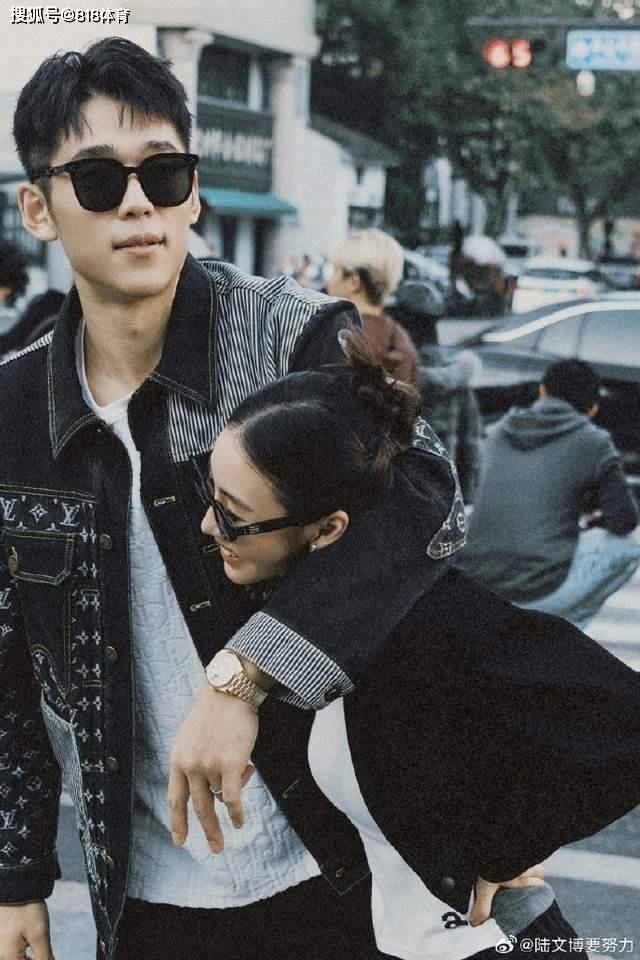 郎才女貌!陆文博与漂亮女友领证结婚,吴前夫妇道贺:幸福一辈子!