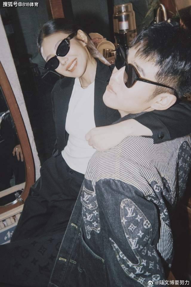 郎才女貌!陆文博与漂亮女友领证结婚,吴前夫妇道贺:幸福一辈子!