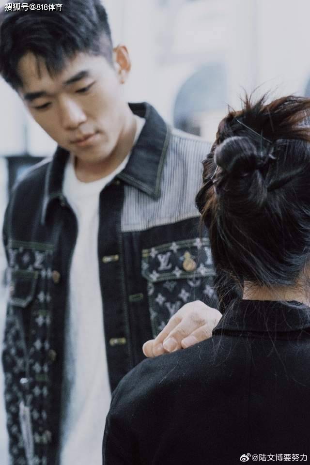 郎才女貌!陆文博与漂亮女友领证结婚,吴前夫妇道贺:幸福一辈子!