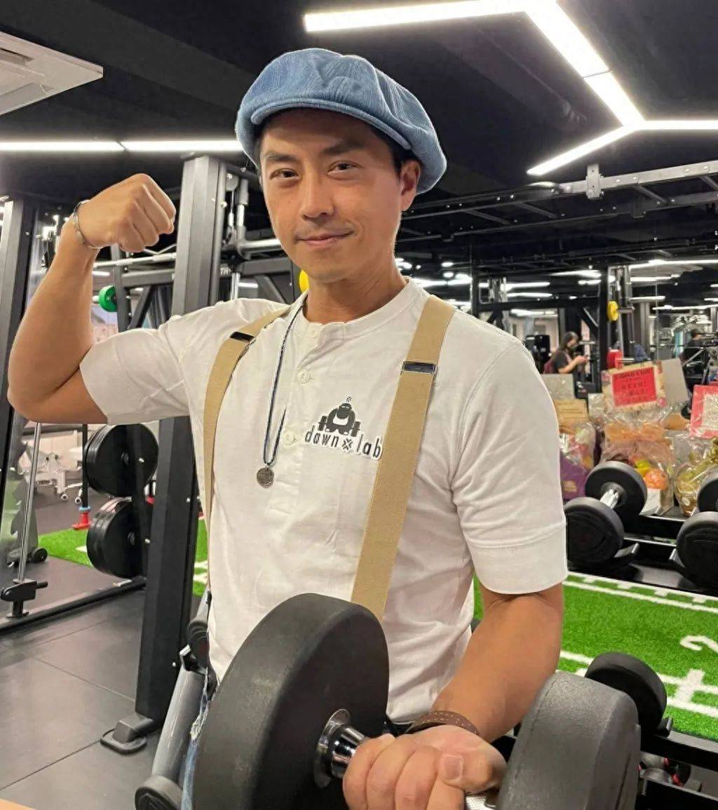 49岁香港「金牌DJ」不慎卷虚拟币风波<strong></p>
<p>炒虚拟币币</strong>！