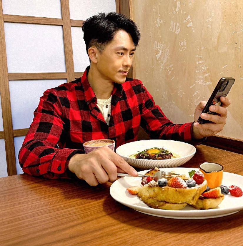 49岁香港「金牌DJ」不慎卷虚拟币风波<strong></p>
<p>炒虚拟币币</strong>！