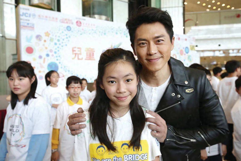 49岁香港「金牌DJ」不慎卷虚拟币风波<strong></p>
<p>炒虚拟币币</strong>！