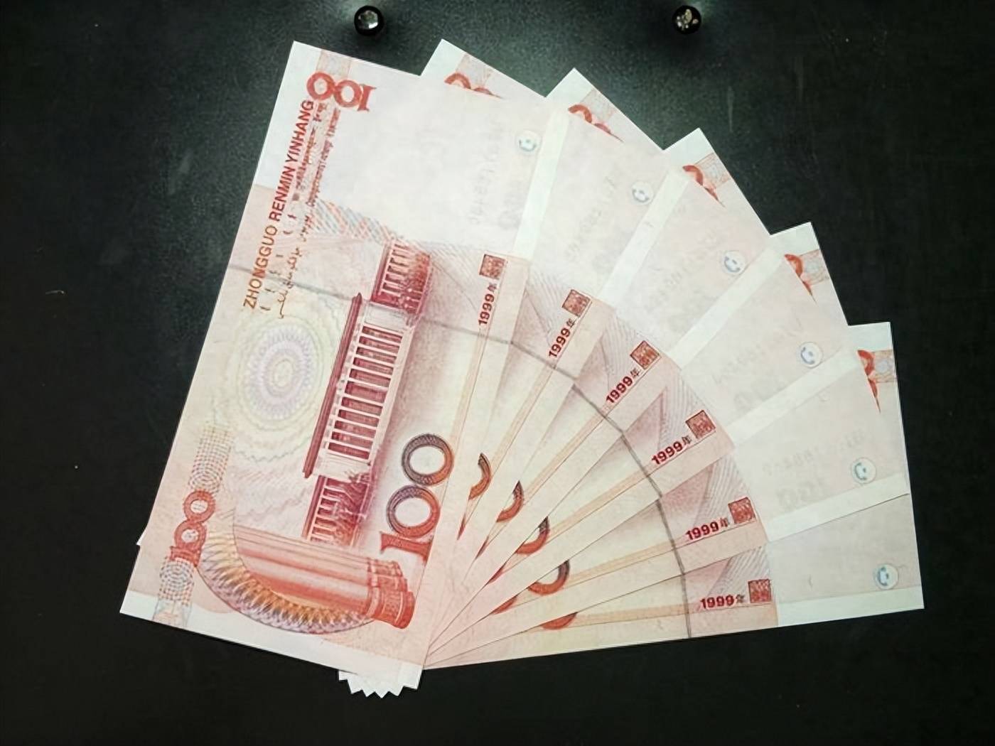 100元纸币天字一号币<strong></p>
<p>虚拟币字币</strong>,单张价值5800元,银行也可能取到!