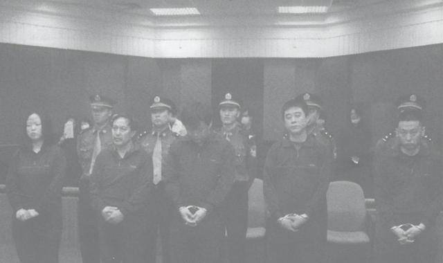 世纪初的灰色交易链<strong></p>
<p>初链虚拟币</strong>，孕育着罪恶，上亿企业存款，竟流入私人腰包