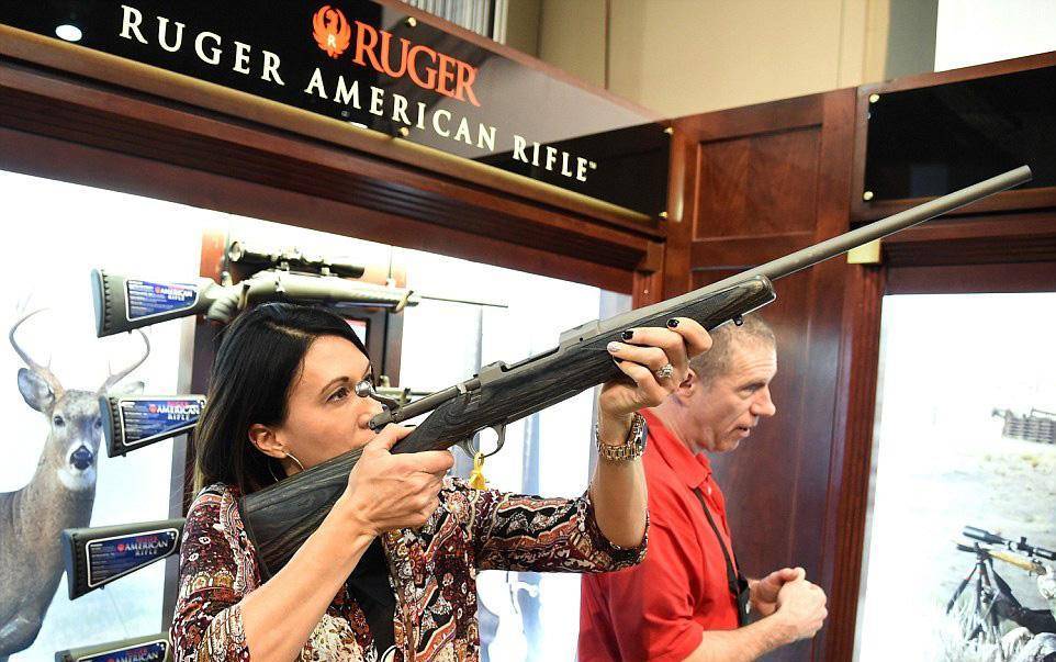 为何在美国买枪都可以<strong></p>
<p>美国买虚拟币</strong>,重罪犯买防弹衣就是违法?