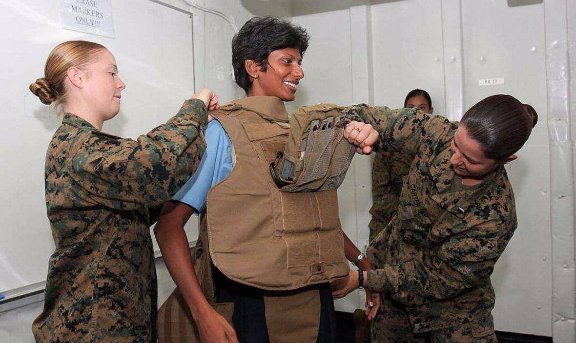 为何在美国买枪都可以<strong></p>
<p>美国买虚拟币</strong>,重罪犯买防弹衣就是违法?