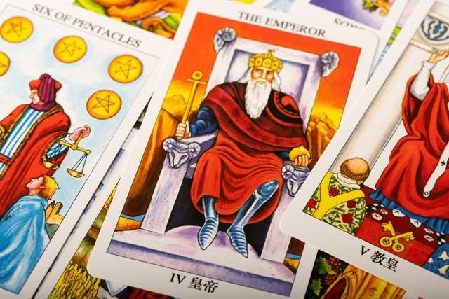 塔罗占星之星币男仆<strong></p>
<p>币币交易平台</strong>,星币皇后,星币国王的解读和意象