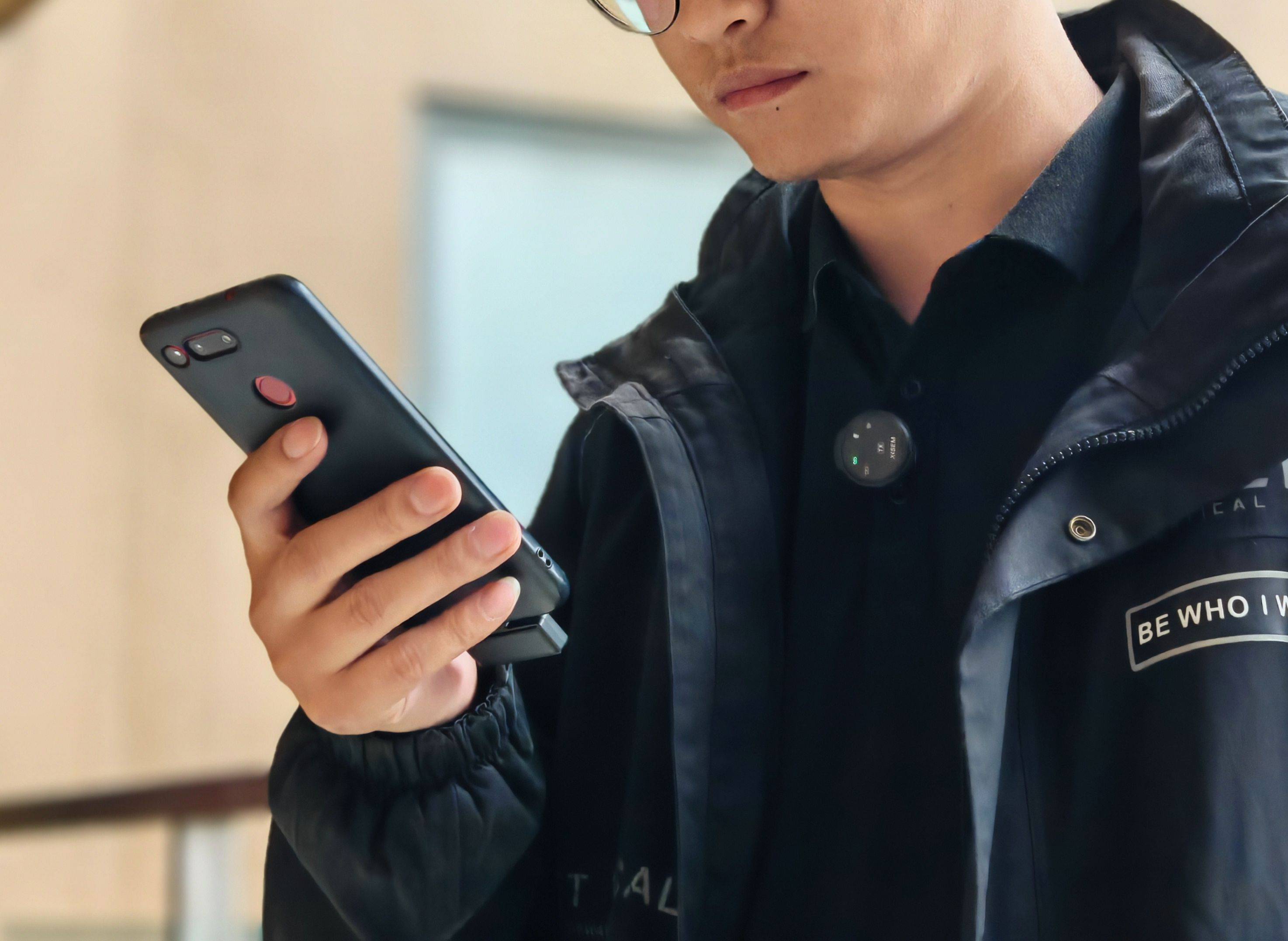 小巧玲珑<strong></p>
<p>领圣虚拟币</strong>，声音传递大能量，西圣领夹麦克风体验