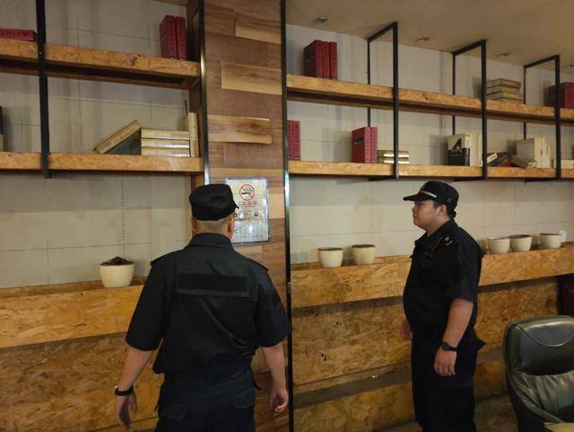 网吧巡查守净土<strong></p>
<p>网吧</strong>，执法亮剑护网安 洛阳路街道综合行政执法中队开展网吧专项巡查行动