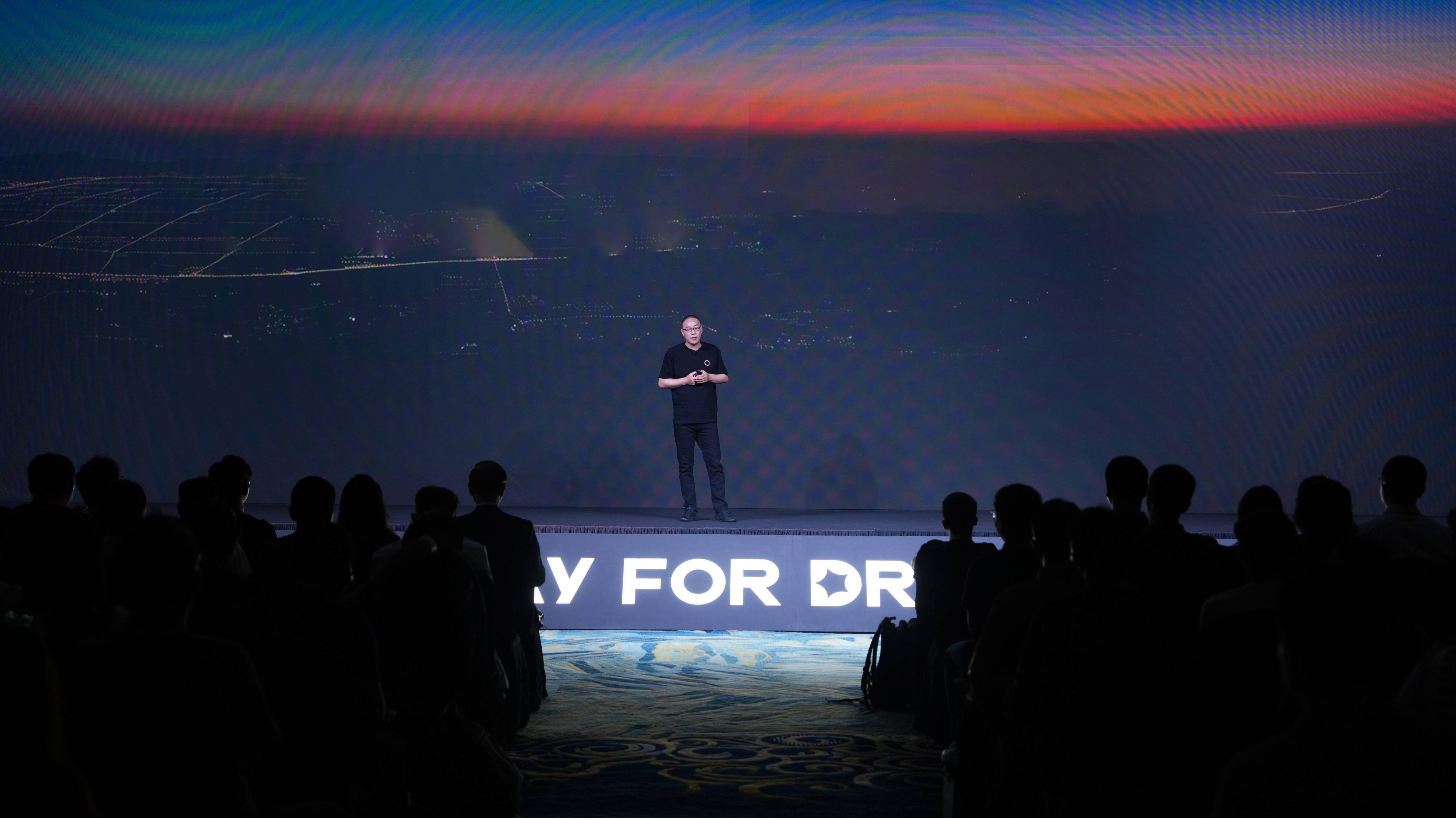 曾经的网咖教父<strong></p>
<p>网咖</strong>，如今“玩出梦想”了吗？