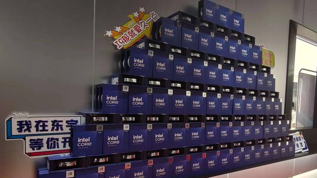 网咖产业大浪淘沙|新世代网吧近两百台电脑竟然全面采用i9-14900K<strong></p>
<p>网咖</strong>!