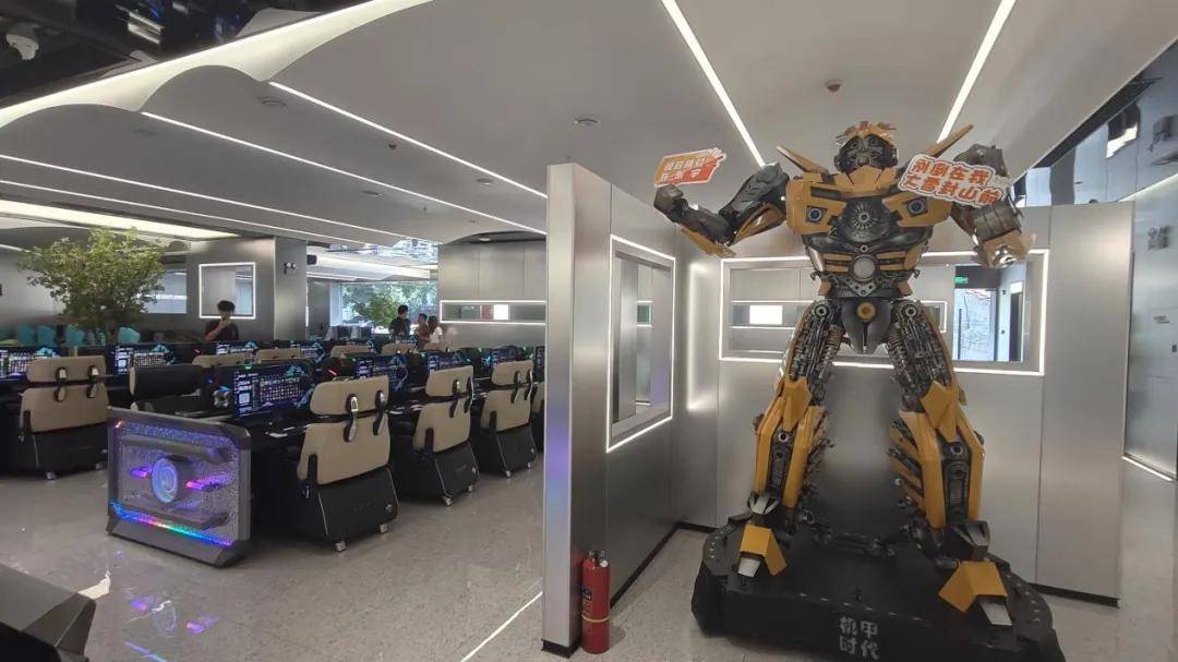 网咖产业大浪淘沙|新世代网吧近两百台电脑竟然全面采用i9-14900K<strong></p>
<p>网咖</strong>!