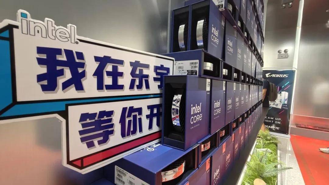 网咖产业大浪淘沙|新世代网吧近两百台电脑竟然全面采用i9-14900K<strong></p>
<p>网咖</strong>!