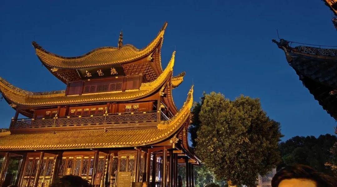 网咖产业大浪淘沙|新世代网吧近两百台电脑竟然全面采用i9-14900K<strong></p>
<p>网咖</strong>!