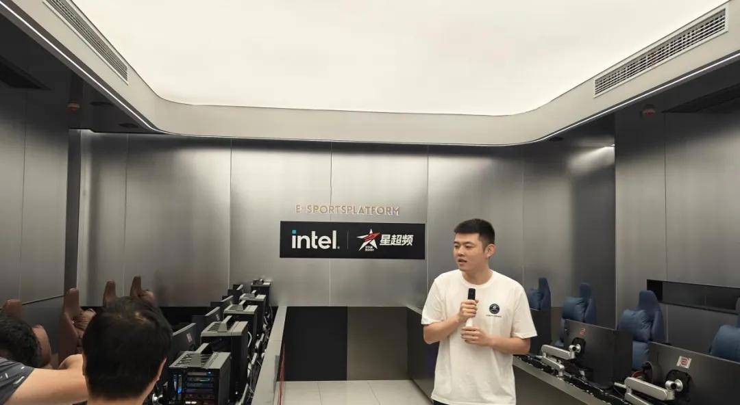 网咖产业大浪淘沙|新世代网吧近两百台电脑竟然全面采用i9-14900K<strong></p>
<p>网咖</strong>!