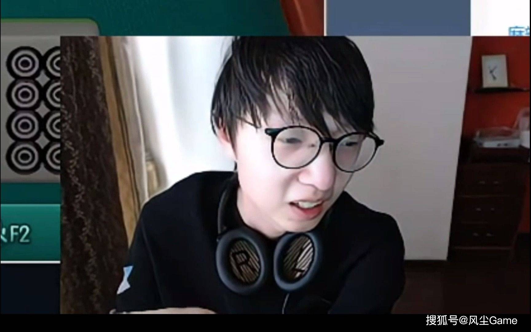 周淑怡女神形象崩塌!键盘用到包浆不清洗<strong></p>
<p>网咖</strong>,粉丝:网咖都比你干净