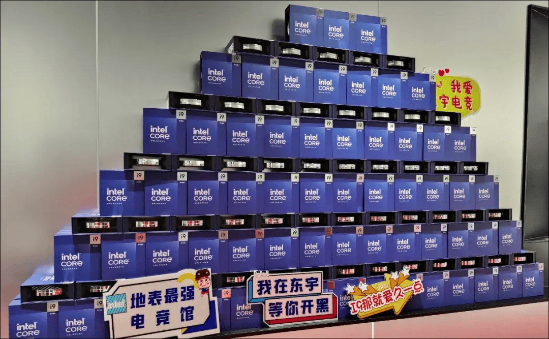 171台全是i9-14900K<strong></p>
<p>网咖</strong>！500Hz超刷显示器？网咖都进化成这样了！？