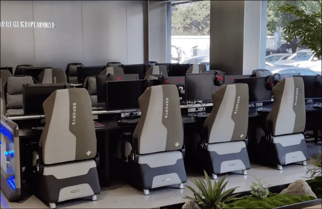 171台全是i9-14900K<strong></p>
<p>网咖</strong>！500Hz超刷显示器？网咖都进化成这样了！？