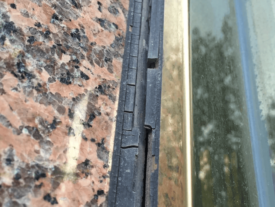 远离劣质 | 如何简单、快速鉴别“充油密封胶”