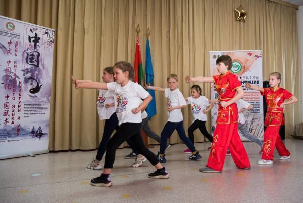 阿丽娜:每三个白俄罗斯人<strong></p>
<p>股转虚拟币</strong>,就有一个拥有华为电脑和小米手机