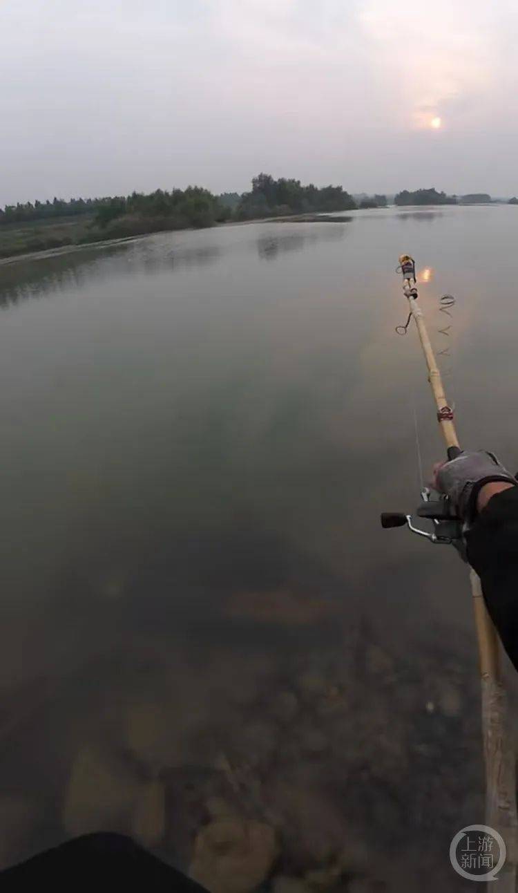 “当时就无心钓鱼了<strong></p>
<p>虚拟币公钥</strong>!”河南钓友在洛阳附近“钓”到古碑?文保部门回应