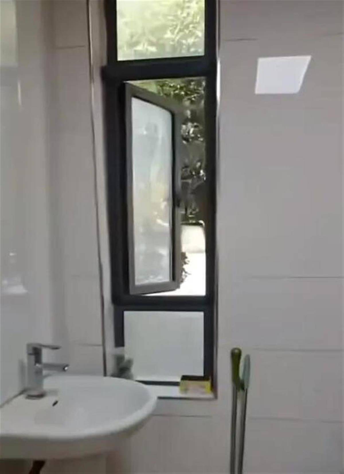 规划局副局长跳窗逃离<strong></p>
<p>虚拟币GA</strong>,被堵4小时不能怪群众