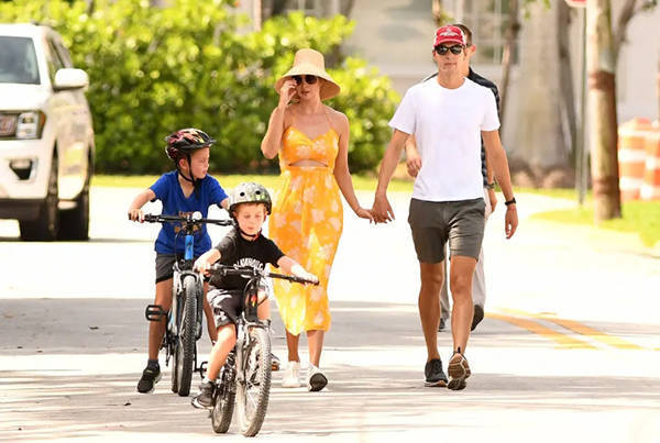 在特朗普第三次向白宫发起冲击时<strong></p>
<p>虚拟币GA</strong>,“爸爸的小女孩”伊万卡去哪了?