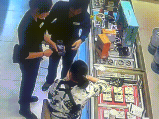 柳州女子到柳南万达买3万元黄金<strong></p>
<p>哥伦虚拟币</strong>,不挑款不问价,店员吓到报警!