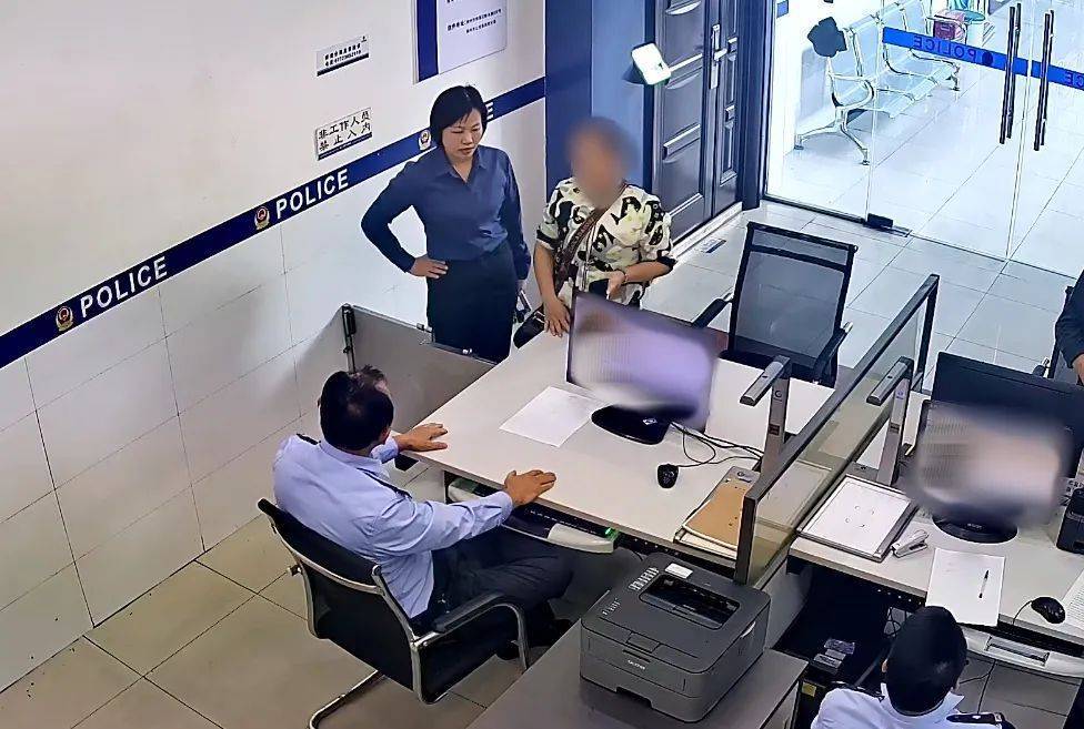 柳州女子到柳南万达买3万元黄金<strong></p>
<p>哥伦虚拟币</strong>,不挑款不问价,店员吓到报警!