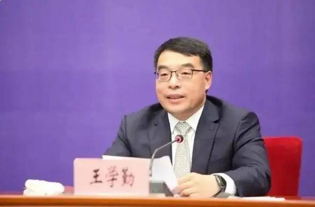 卸任市委书记3天后<strong></p>
<p>哥伦虚拟币</strong>，55岁的他任省政府党组成员！