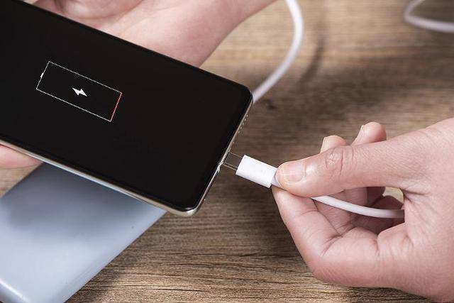 有时竟可以“超长待机” 手机1%的电量到底能用多久<strong></p>
<p>哥伦虚拟币</strong>?