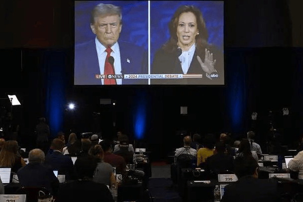 一夜之间<strong></p>
<p>虚拟币取钱</strong>,哈里斯丑闻传遍全球!最后时刻,特朗普将彻底翻身?