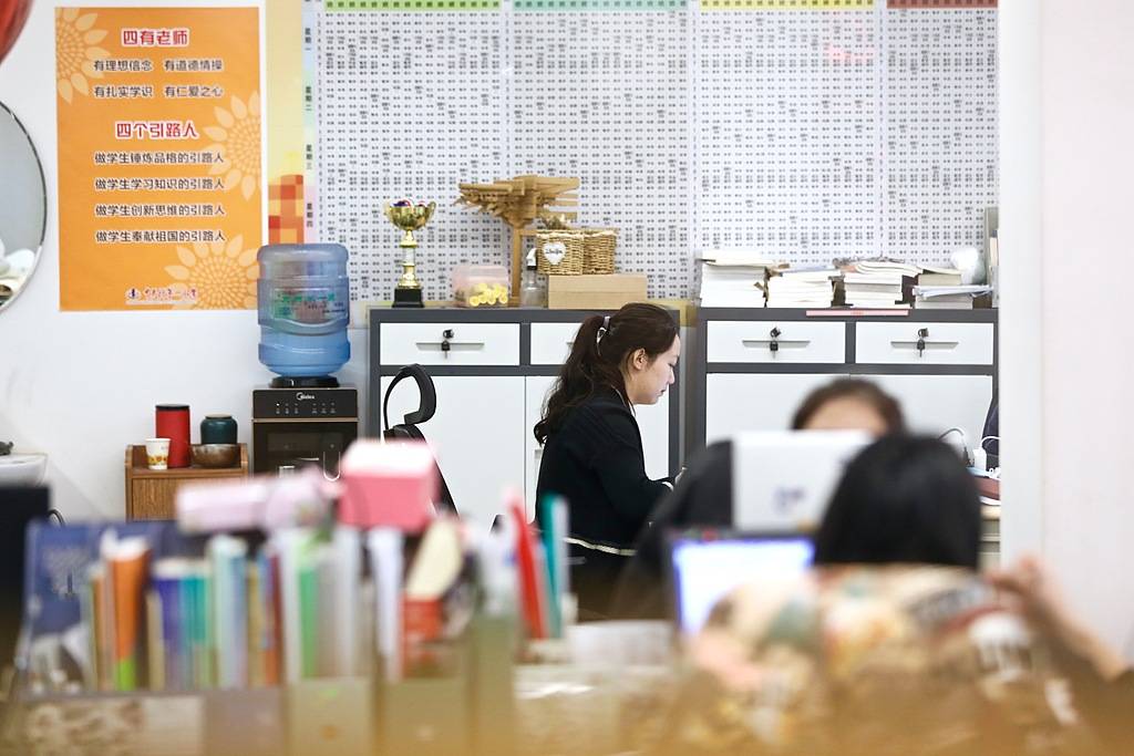 班主任放狠话“全家死了就不用签字”<strong></p>
<p>虚拟币取钱</strong>,被调岗或许是福报