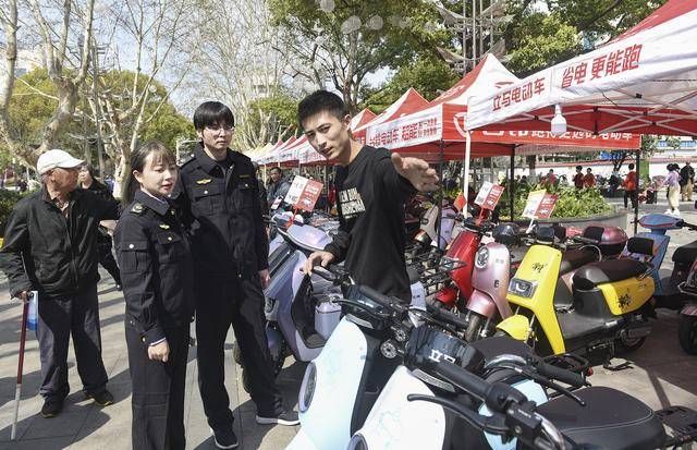 潮声丨新国标<strong></p>
<p>虚拟币取钱</strong>，管得住狂奔的“小电驴”吗？