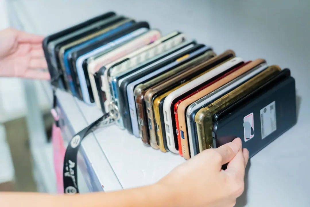 6天捡1000张身份证<strong></p>
<p>虚拟币人民</strong>！高铁站工作人员回应