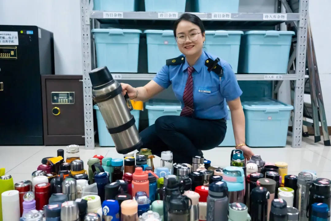 6天捡1000张身份证<strong></p>
<p>虚拟币人民</strong>！高铁站工作人员回应